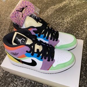 Women’s Air Jordan 1 Mid SE Lightbulb